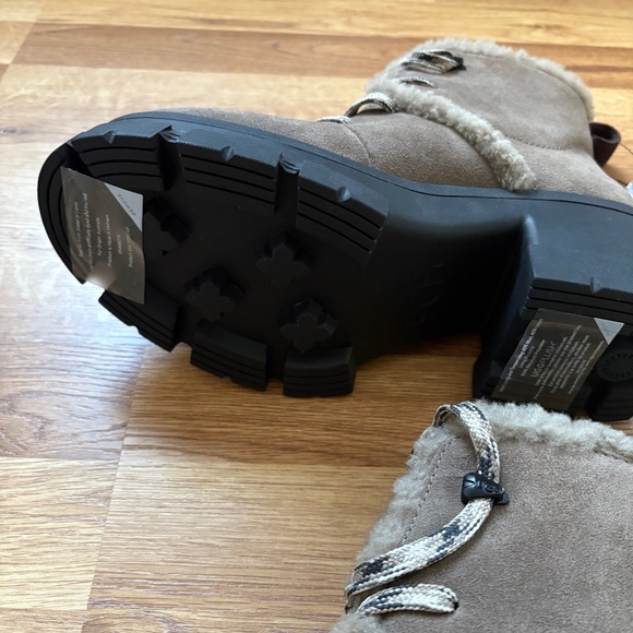 UGG women’s Brooklyn Water-Resistant Hiker Boot - Picture 4 of 12